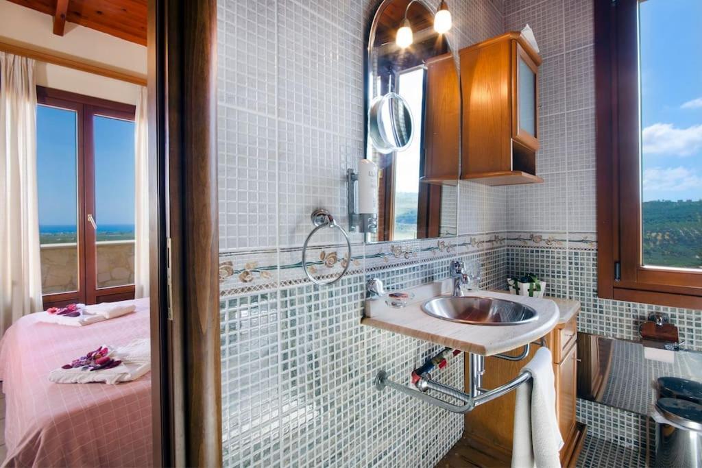 Villa Katerina With Eco Heated Pool Spiliá Exteriör bild